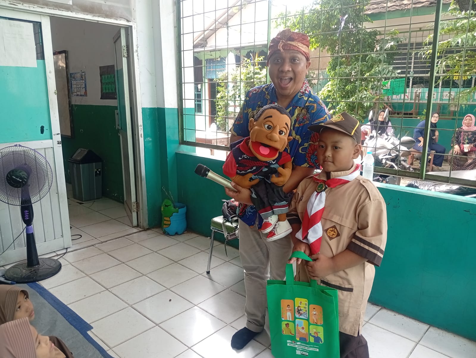 Wisata LiterAsyik Ke SDI Cililitan II